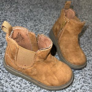 Little boys boots size 6 in great condition only worn 2 times